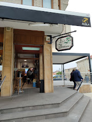 Las Palmeras Cafetería