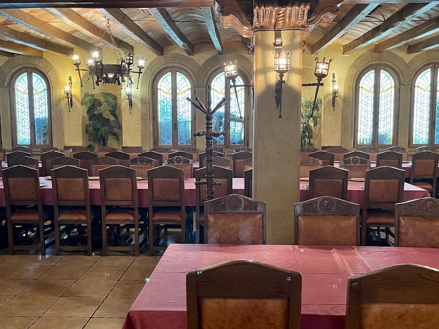 El Roble, Restaurante