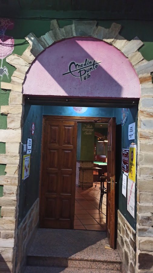 Medio Punto* Bar & Music