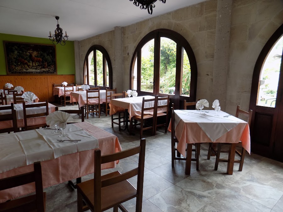 Restaurante y Alojamientos La Ceña